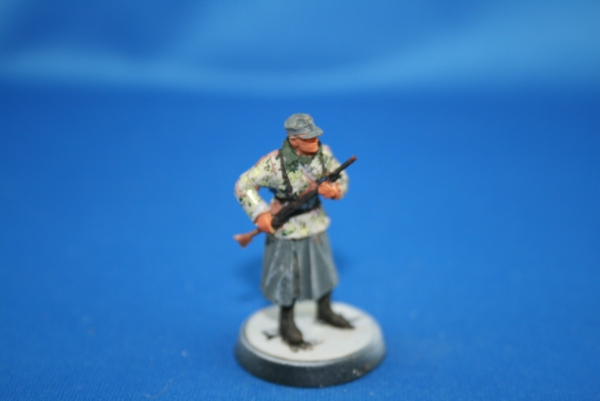 Nordwind 1/48  013 german soldier in greycoat with MG 34